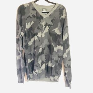 Nike golf camo vneck sweater